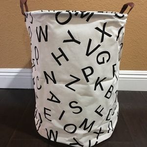 Laundry basket clothes organizer